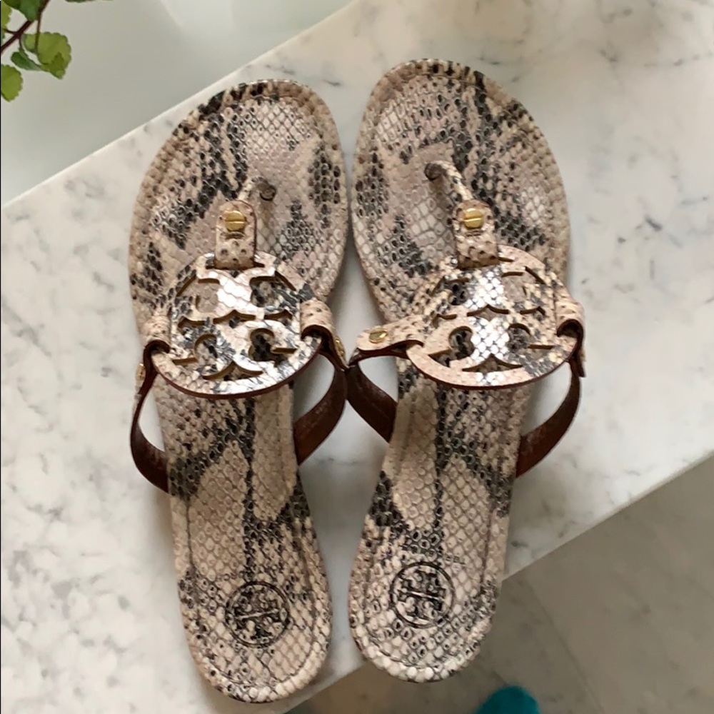 Tory Burch snake print Miller Flip Flops 😍